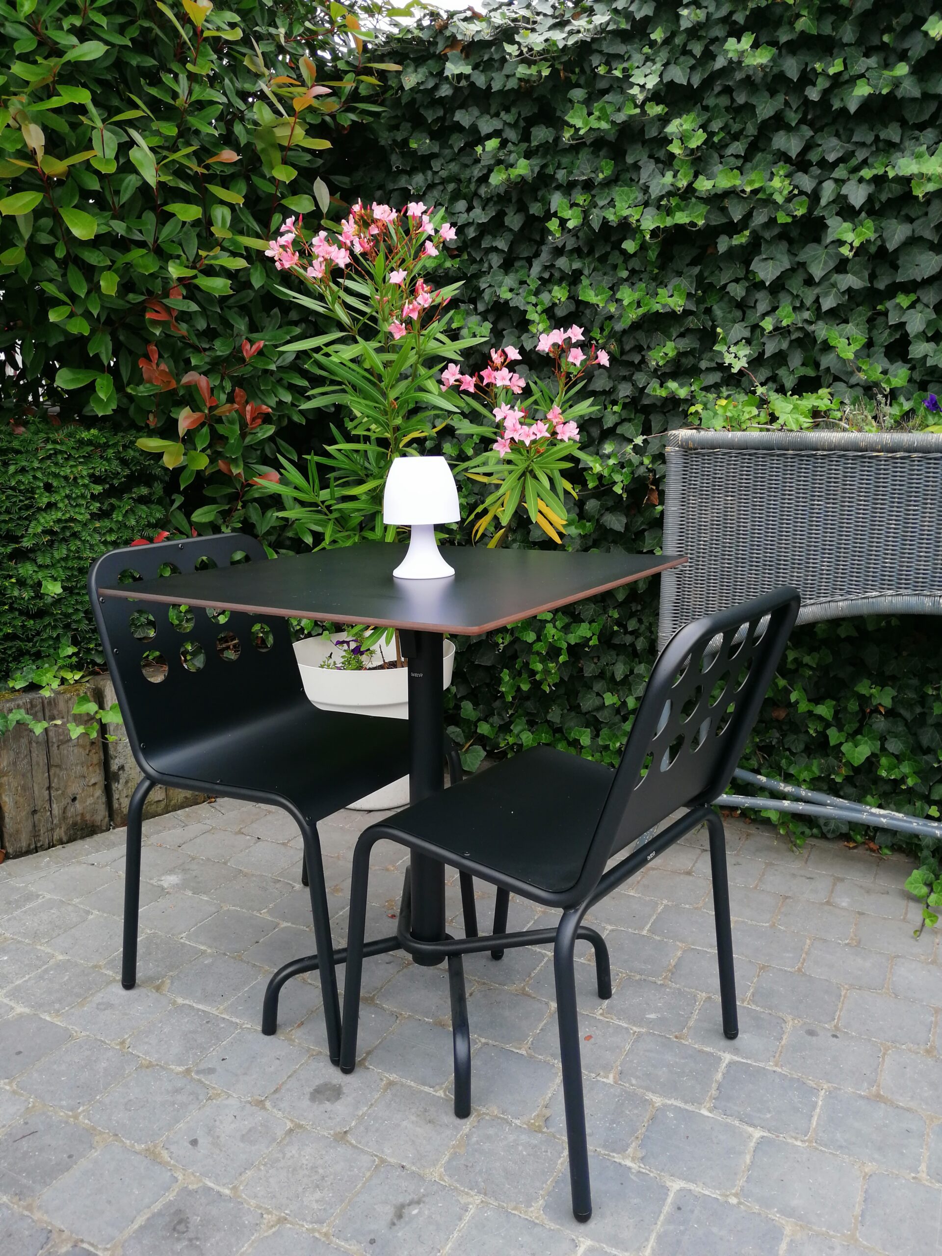 mobilier de terrasse bureau noir